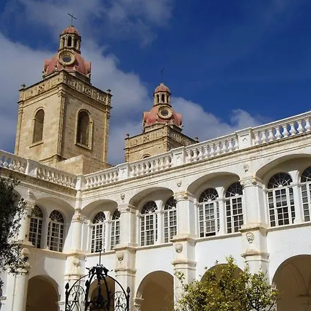 Pierre & Menorca Cala Blanes מלון דירות