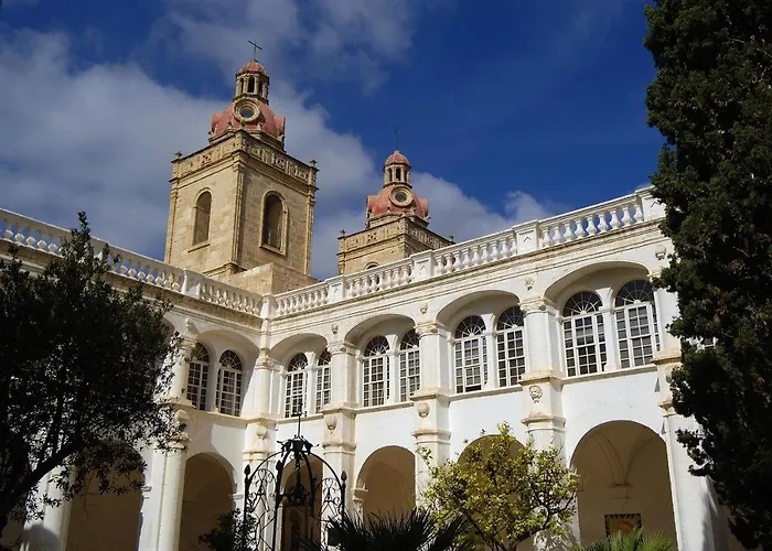 Pierre & Menorca Cala Blanes מלון דירות 3*